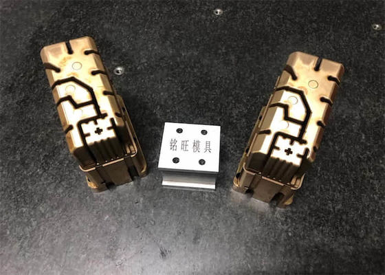 Le moulage par injection de 718H 738H insère des composants de moule de commande numérique par ordinateur de 5 axes