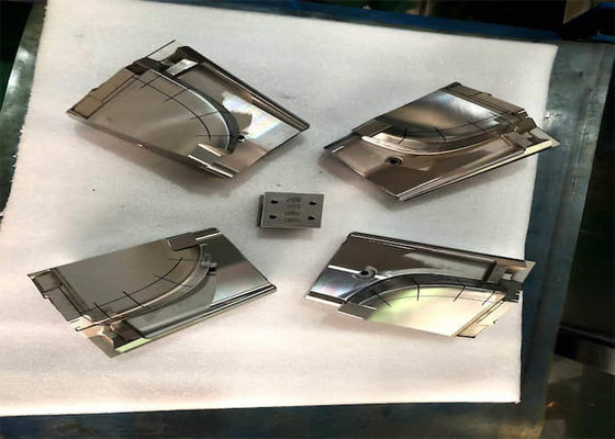 100k-500k coups de moulage en plastique insère des composants de moule d'usinage personnalisés
