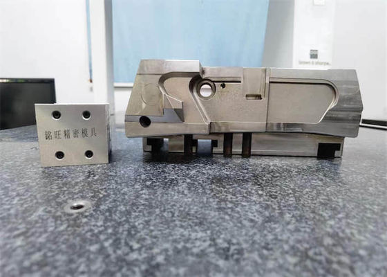 Le moule fait sur commande de P20 718H 738H insère des composants de moule de traitement de machine de 5 axes
