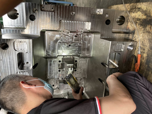 Le moule SKD11 SKD61 fond les composants faits sur commande des véhicules à moteur de moule de surface de TiCN