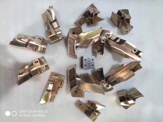 Le matériel de moulage par injection de précision d'OEM partie des pièces automatiques en laiton de moule d'acier inoxydable