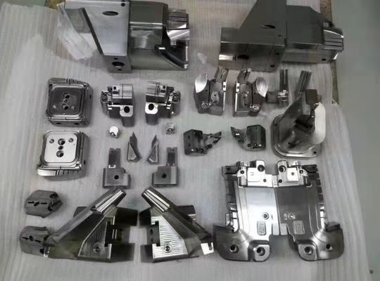 Le matériel de moulage par injection de précision d'OEM partie des pièces automatiques en laiton de moule d'acier inoxydable